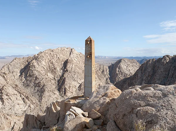 額縁　ニューメキシコ The Journey to Border Monument Number 140 — Incendiary Traces